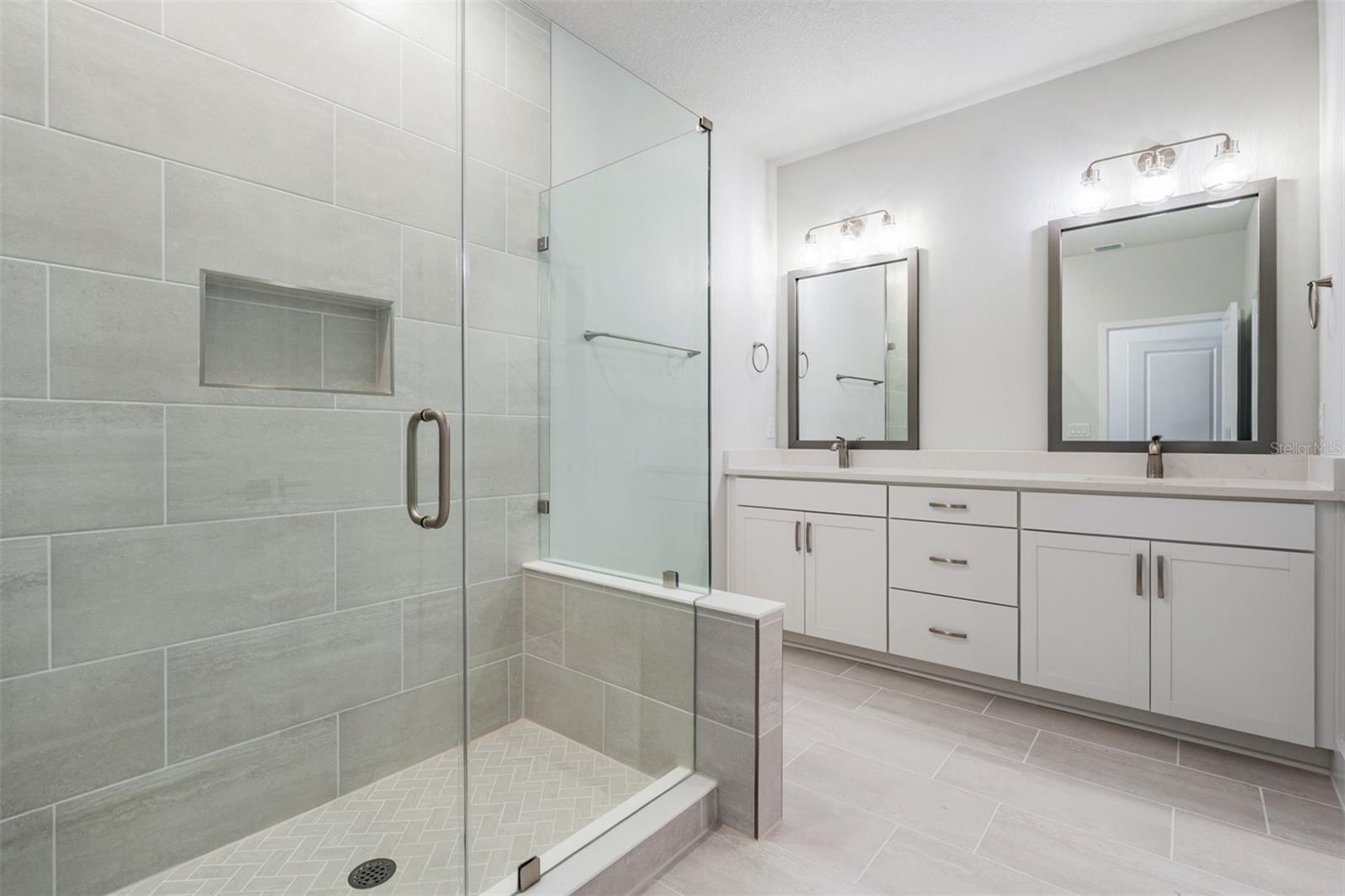 APEX AT SEMINOLE HEIGHTS - Residential Lease