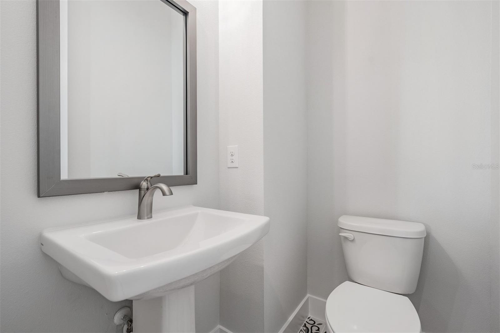 APEX AT SEMINOLE HEIGHTS - Residential Lease