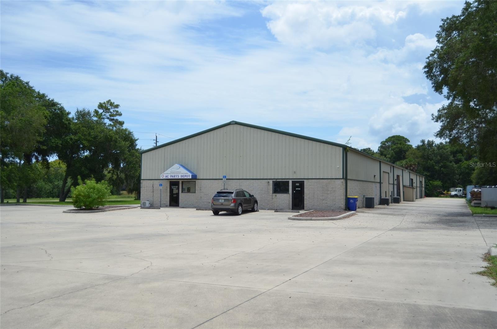 Rare opportunity to own this income producing Commercial Property located in the Parktown Industial Park.
This 16,020 plus/minus sqft concrete block / Metal bld is on a Corner lot located on the Main entrance (highly visible) with a circular driveway around the complete bld for easy tractor trailer access,
Located between 95 or US1
There is a total of 4 units - Unit 1 & 2 are currently combined