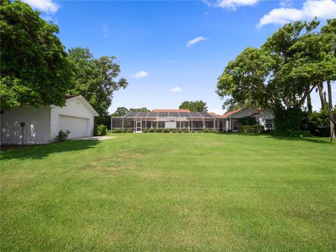 A home in WINTER HAVEN