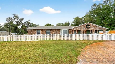 Photo of 746 W Washington Avenue W, Lake Helen, FL 32744 (MLS # O6376679)