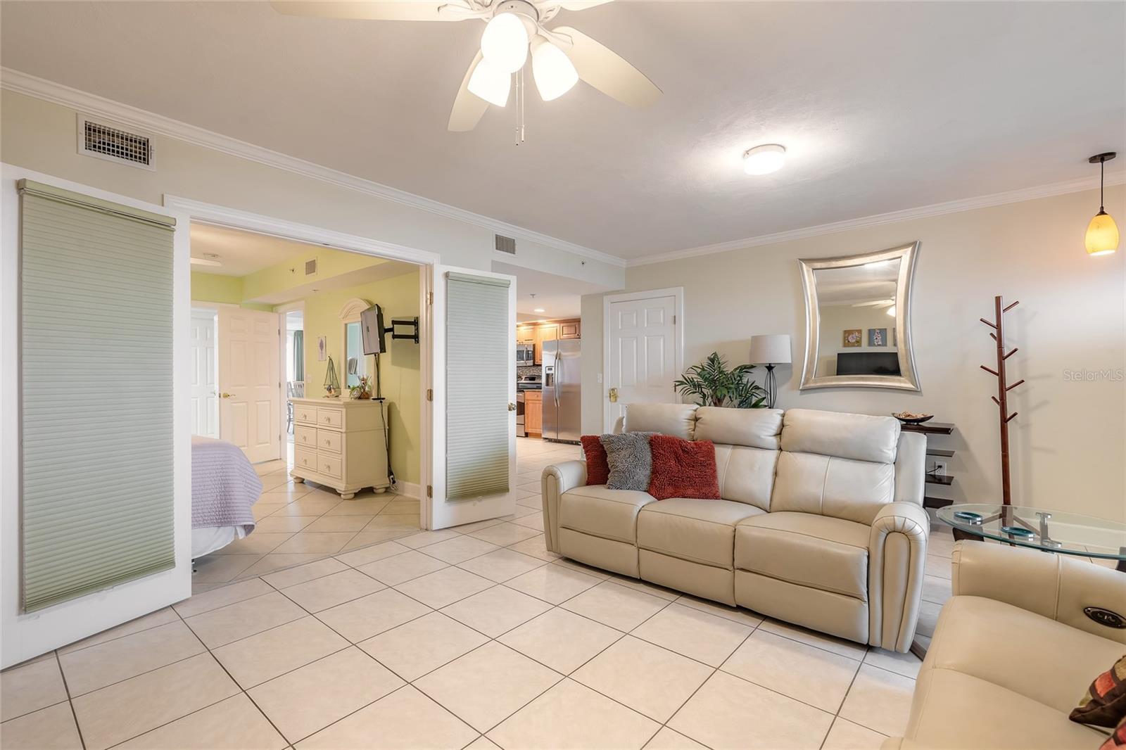DIMUCCI TWIN TWRS NORTH & SOUT - Residential