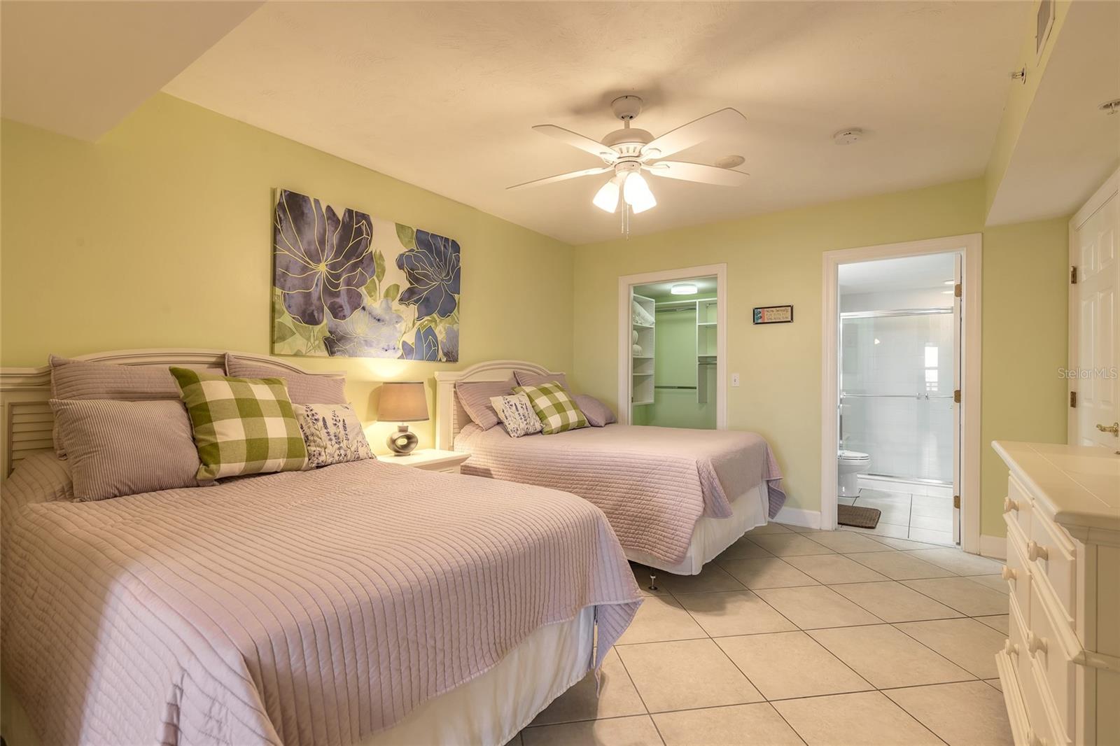DIMUCCI TWIN TWRS NORTH & SOUT - Residential