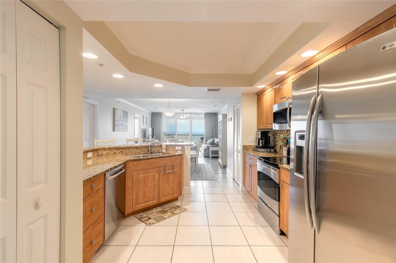DIMUCCI TWIN TWRS NORTH & SOUT - Residential