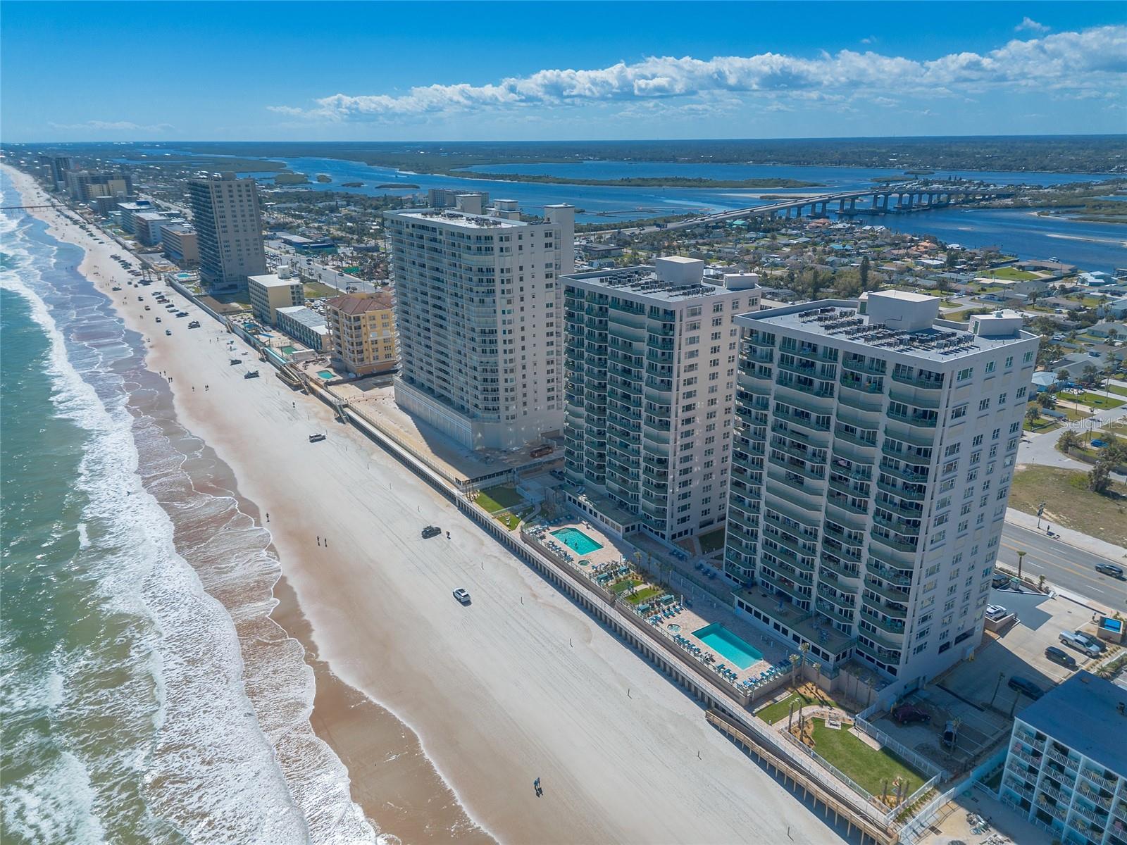 DIMUCCI TWIN TWRS NORTH & SOUT - Residential
