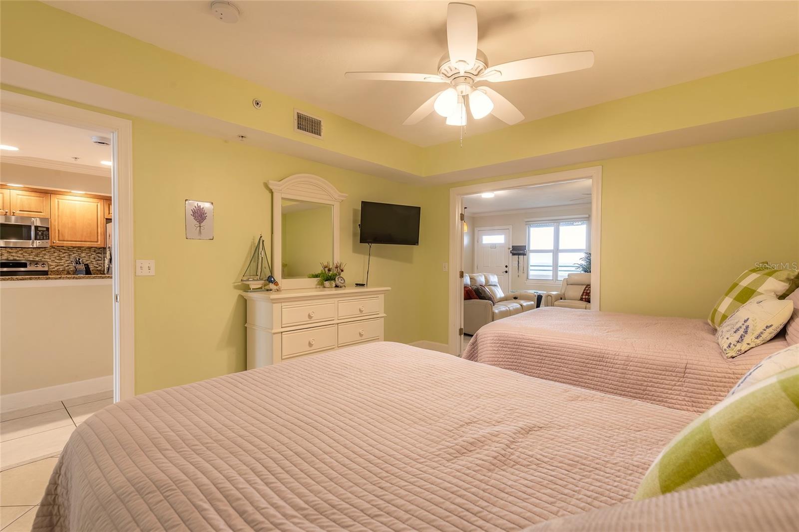 DIMUCCI TWIN TWRS NORTH & SOUT - Residential