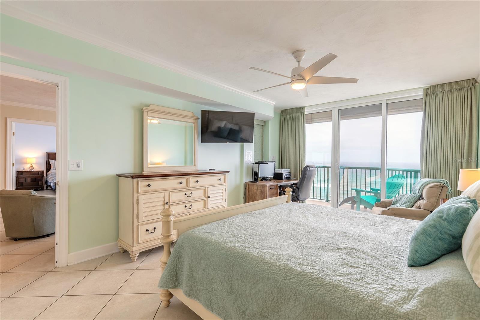 DIMUCCI TWIN TWRS NORTH & SOUT - Residential