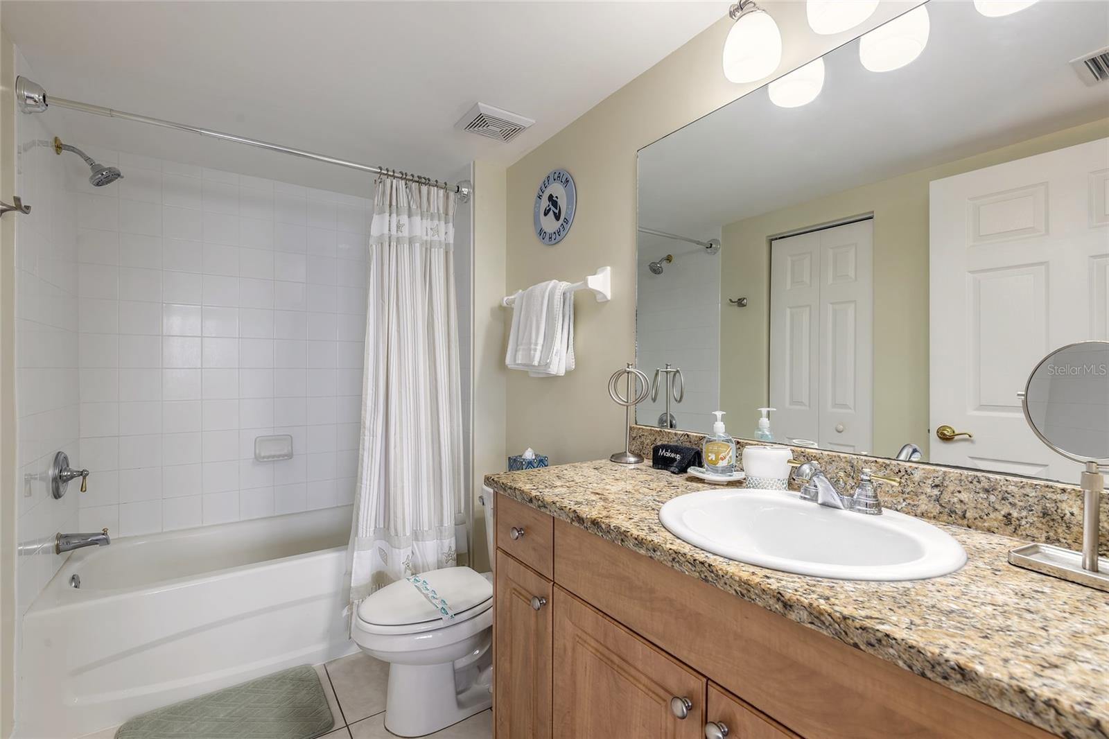 DIMUCCI TWIN TWRS NORTH & SOUT - Residential