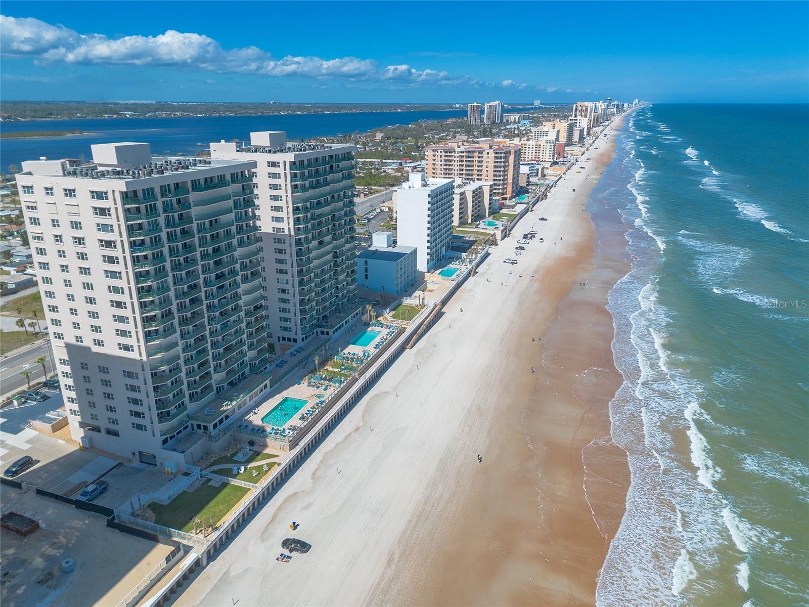 DIMUCCI TWIN TWRS NORTH & SOUT - Residential