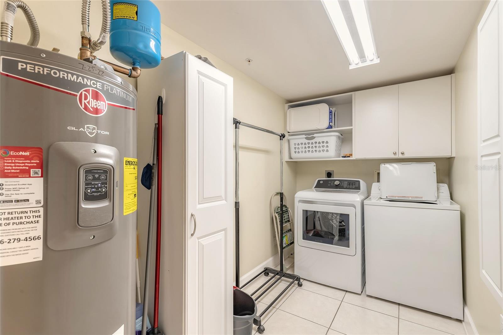 DIMUCCI TWIN TWRS NORTH & SOUT - Residential