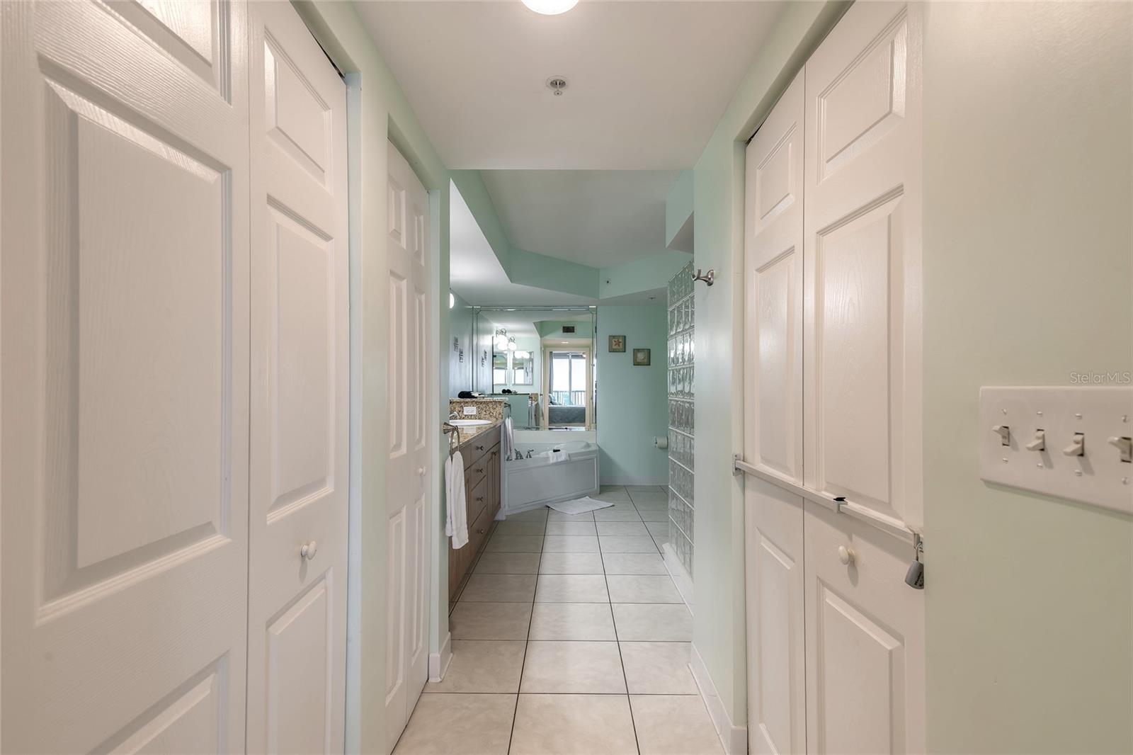 DIMUCCI TWIN TWRS NORTH & SOUT - Residential