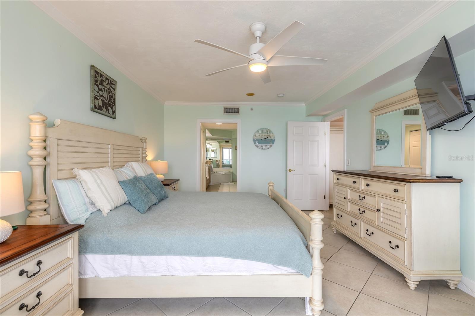 DIMUCCI TWIN TWRS NORTH & SOUT - Residential