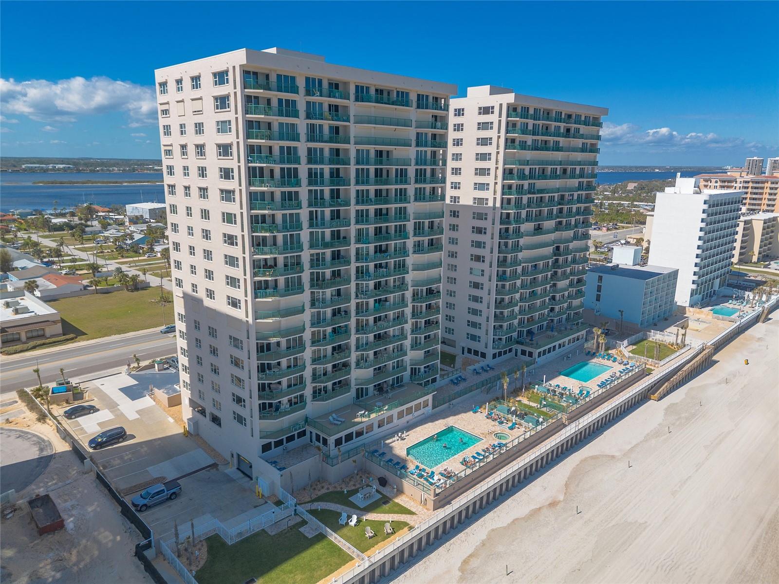 DIMUCCI TWIN TWRS NORTH & SOUT - Residential