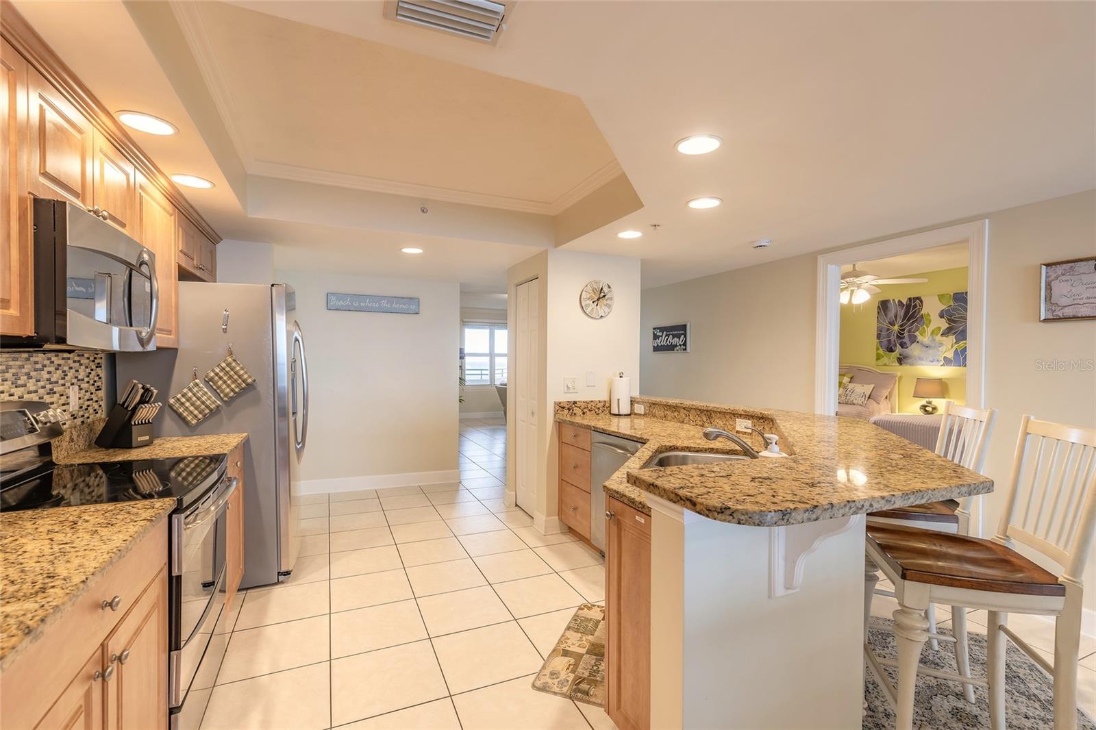 DIMUCCI TWIN TWRS NORTH & SOUT - Residential