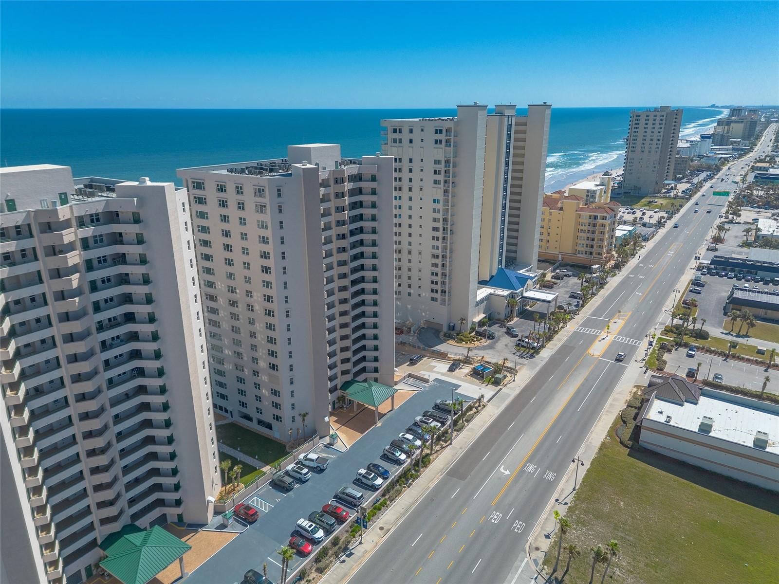 DIMUCCI TWIN TWRS NORTH & SOUT - Residential
