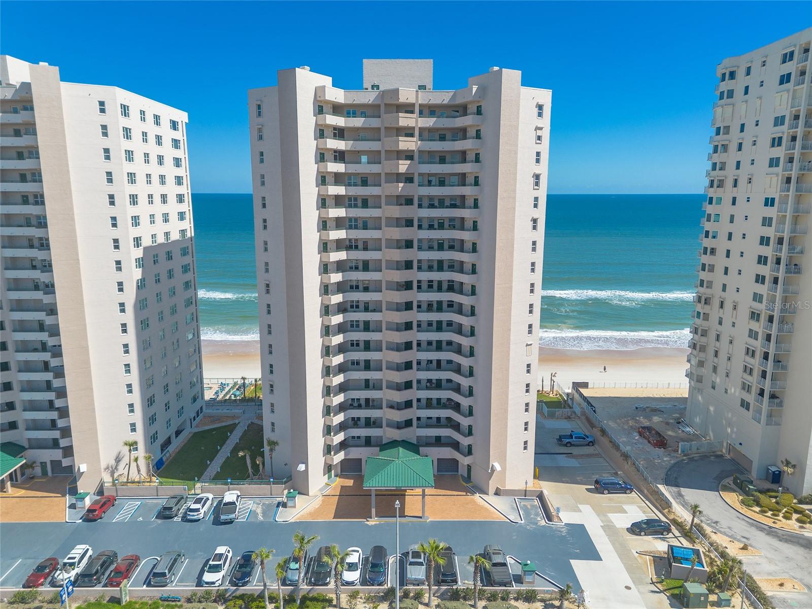 DIMUCCI TWIN TWRS NORTH & SOUT - Residential