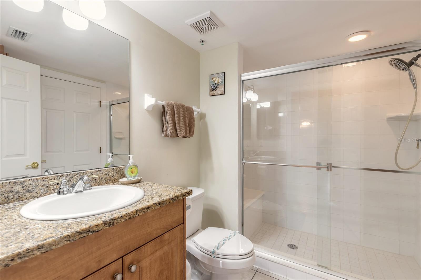 DIMUCCI TWIN TWRS NORTH & SOUT - Residential