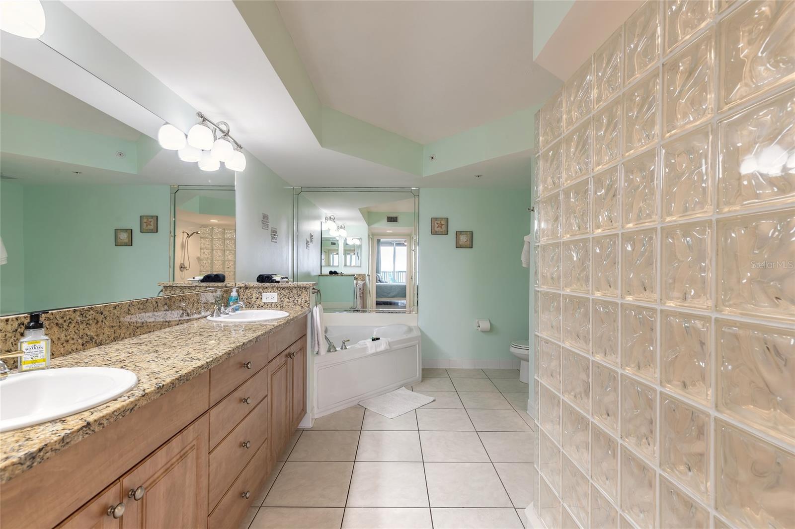 DIMUCCI TWIN TWRS NORTH & SOUT - Residential