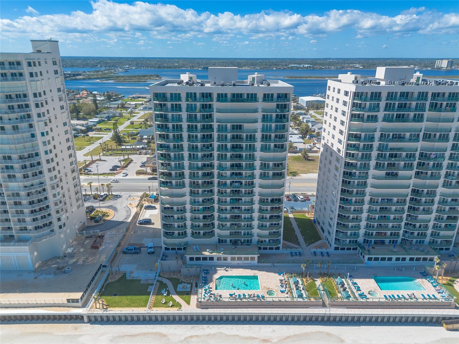 DIMUCCI TWIN TWRS NORTH & SOUT - Residential