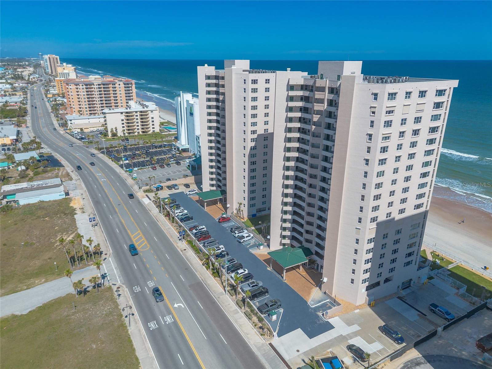 DIMUCCI TWIN TWRS NORTH & SOUT - Residential