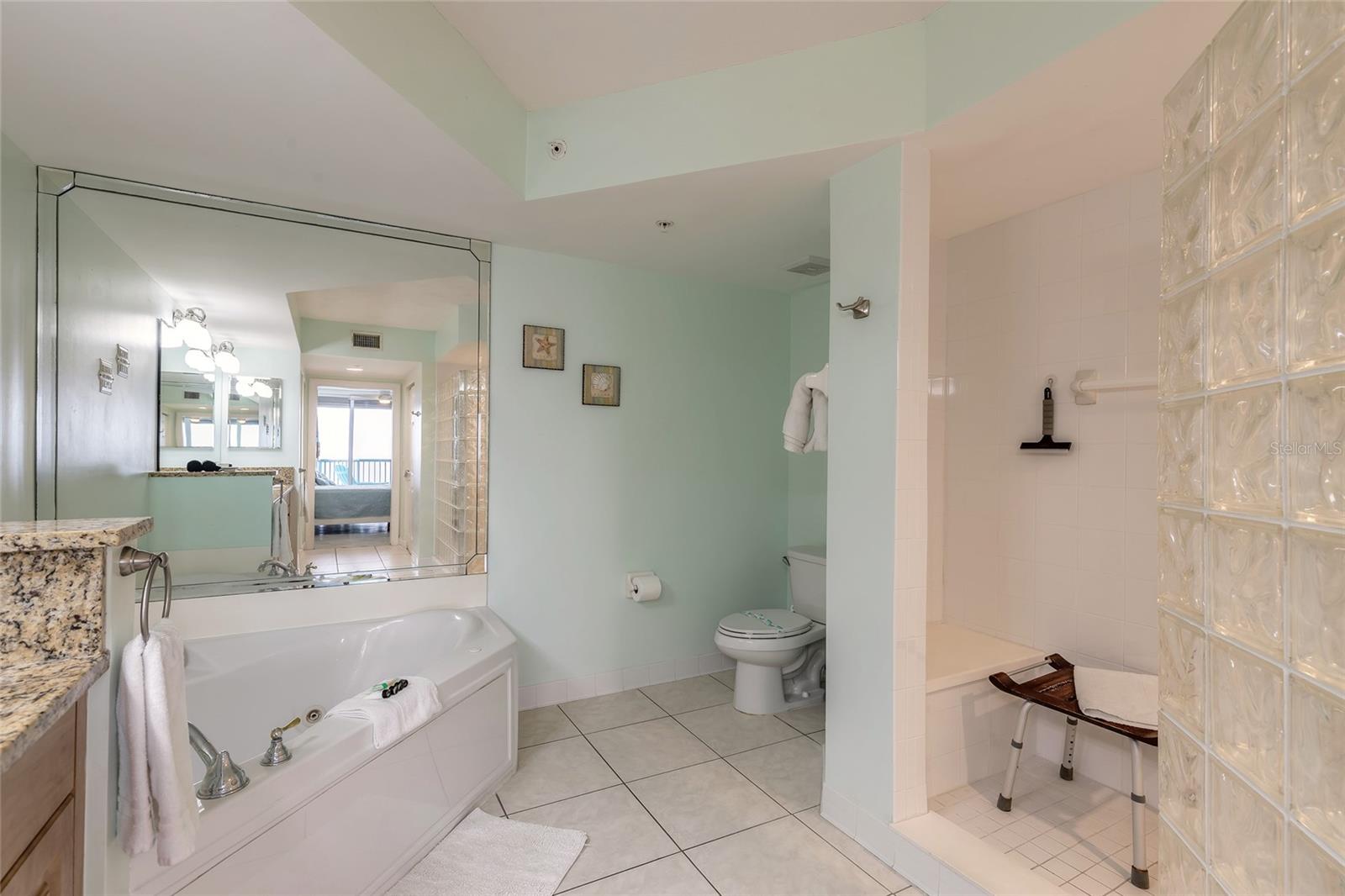 DIMUCCI TWIN TWRS NORTH & SOUT - Residential
