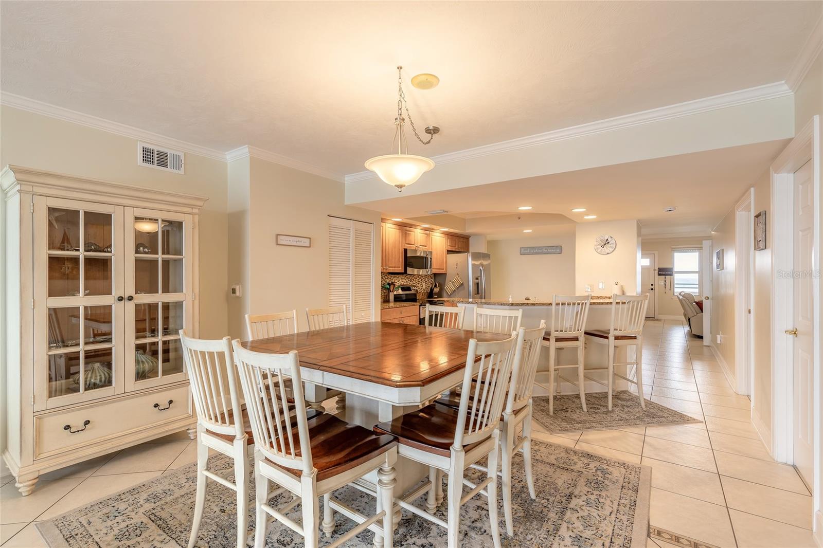 DIMUCCI TWIN TWRS NORTH & SOUT - Residential