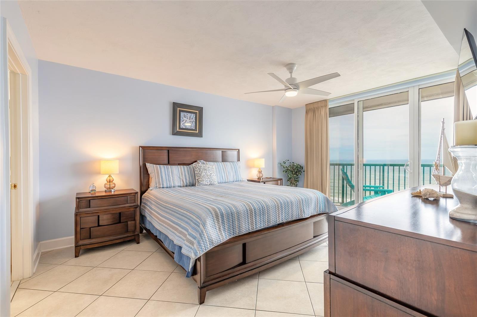 DIMUCCI TWIN TWRS NORTH & SOUT - Residential
