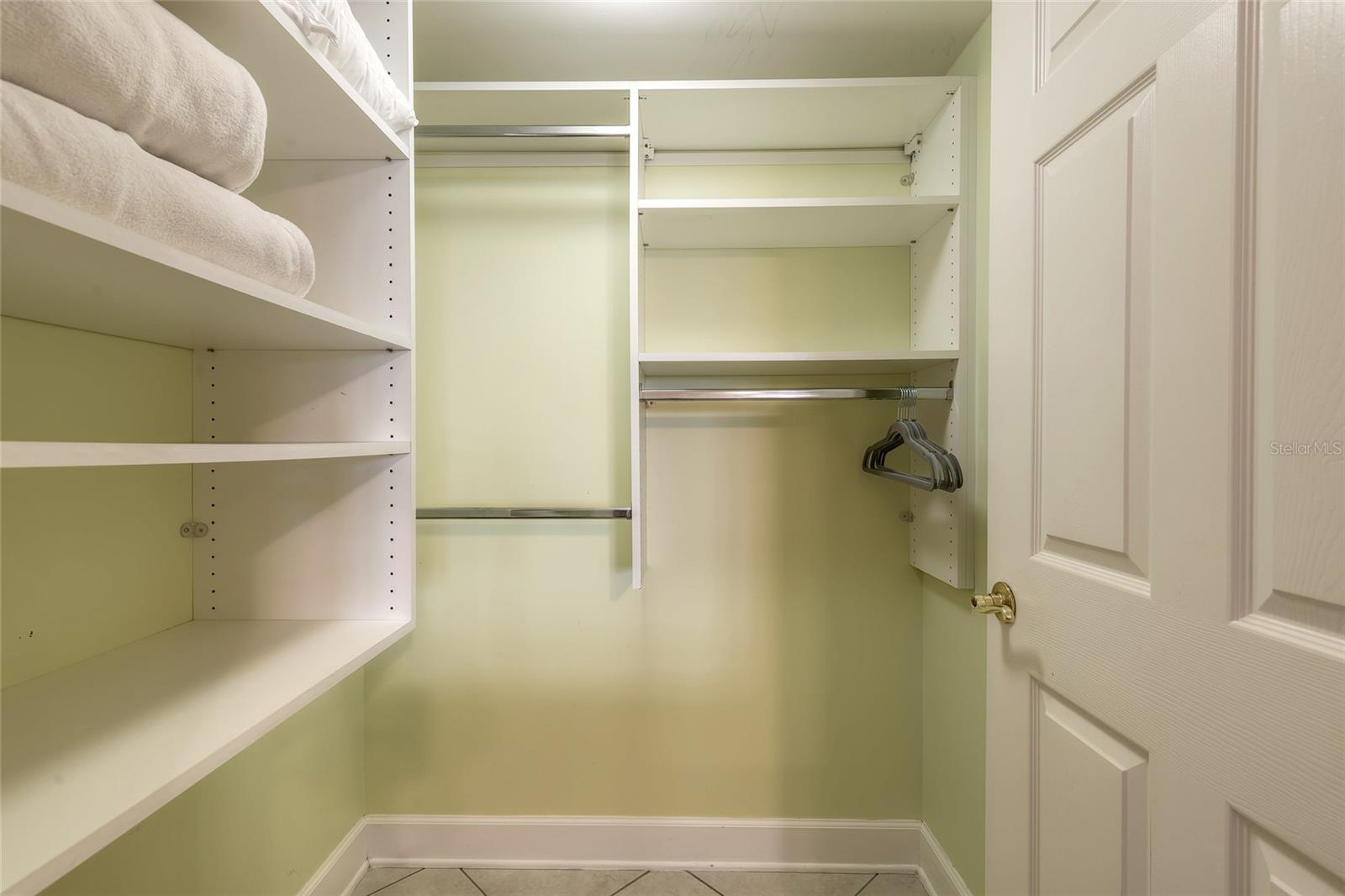 DIMUCCI TWIN TWRS NORTH & SOUT - Residential