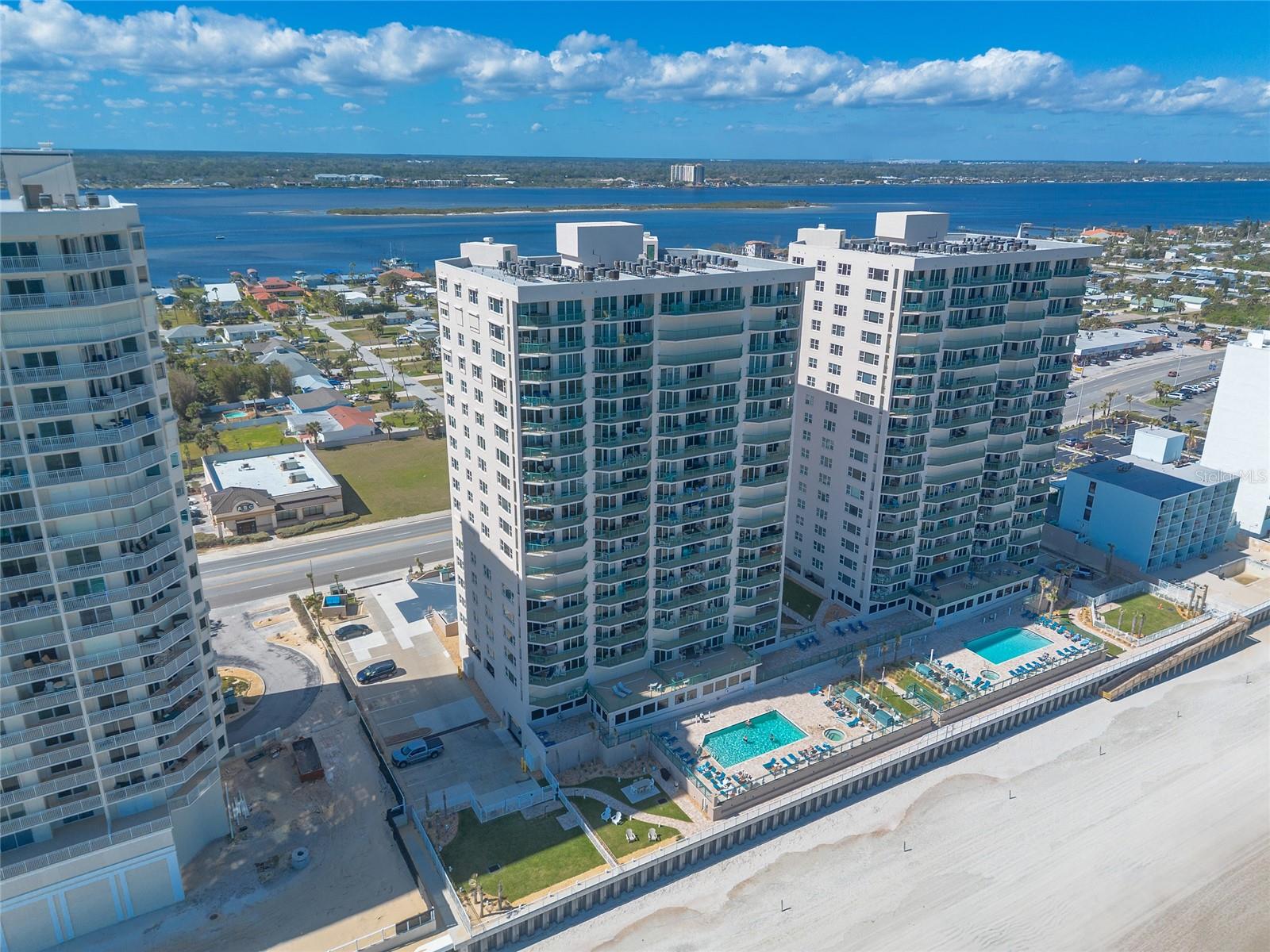 DIMUCCI TWIN TWRS NORTH & SOUT - Residential