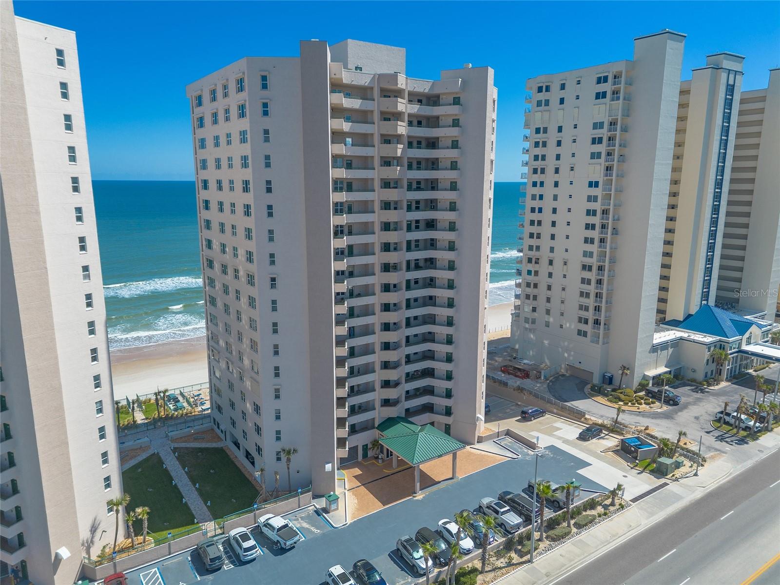 DIMUCCI TWIN TWRS NORTH & SOUT - Residential