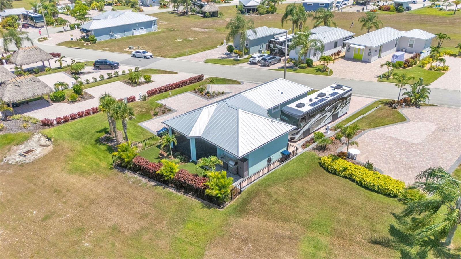 BAY LAKE RESIDENCE - Residential