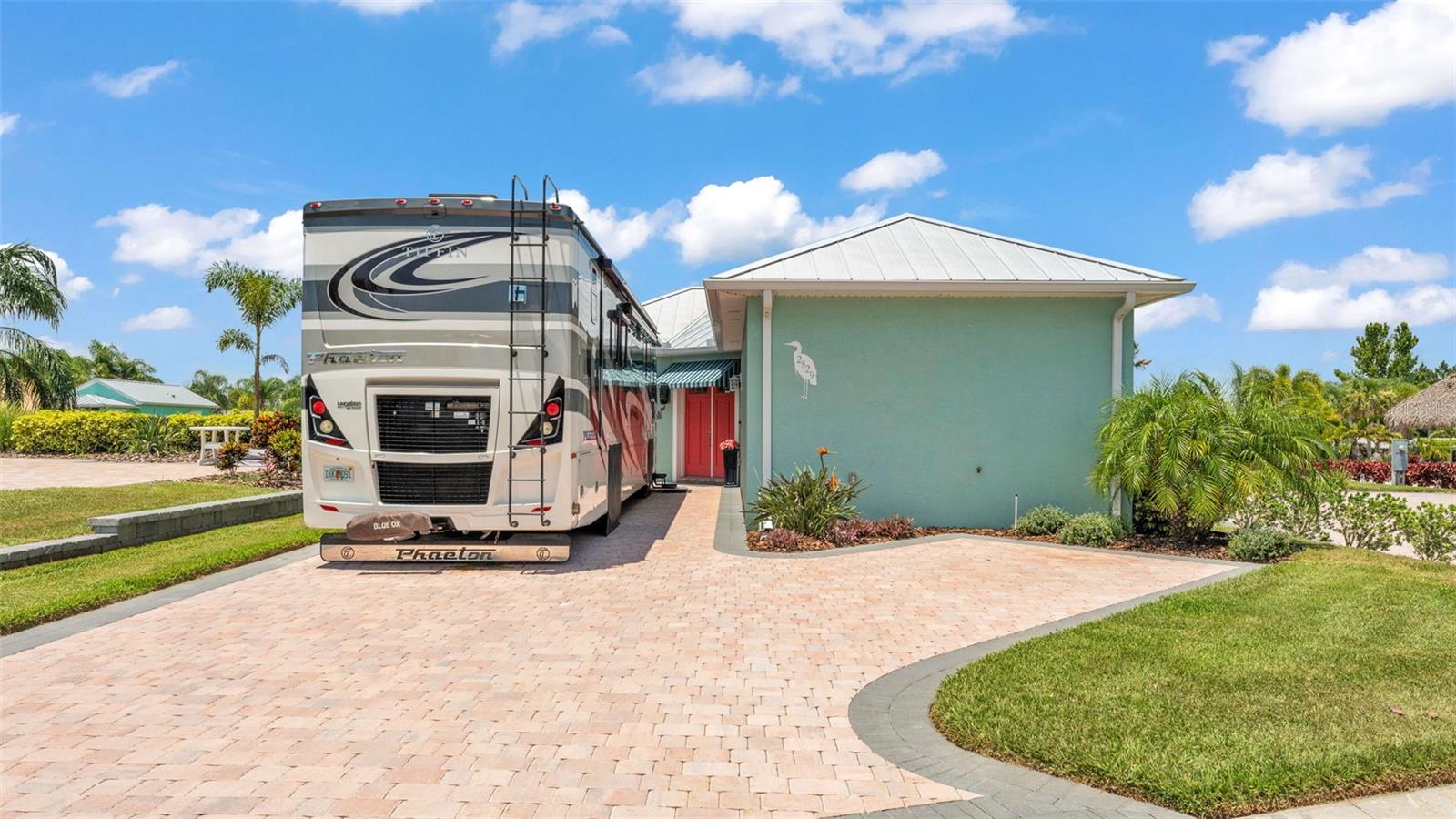 BAY LAKE RESIDENCE - Residential