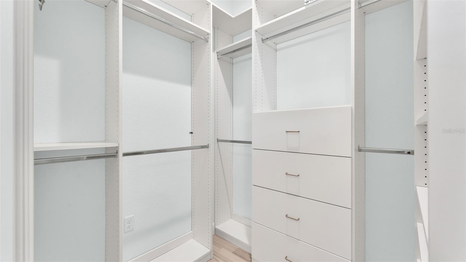 BAY LAKE RESIDENCE - Residential