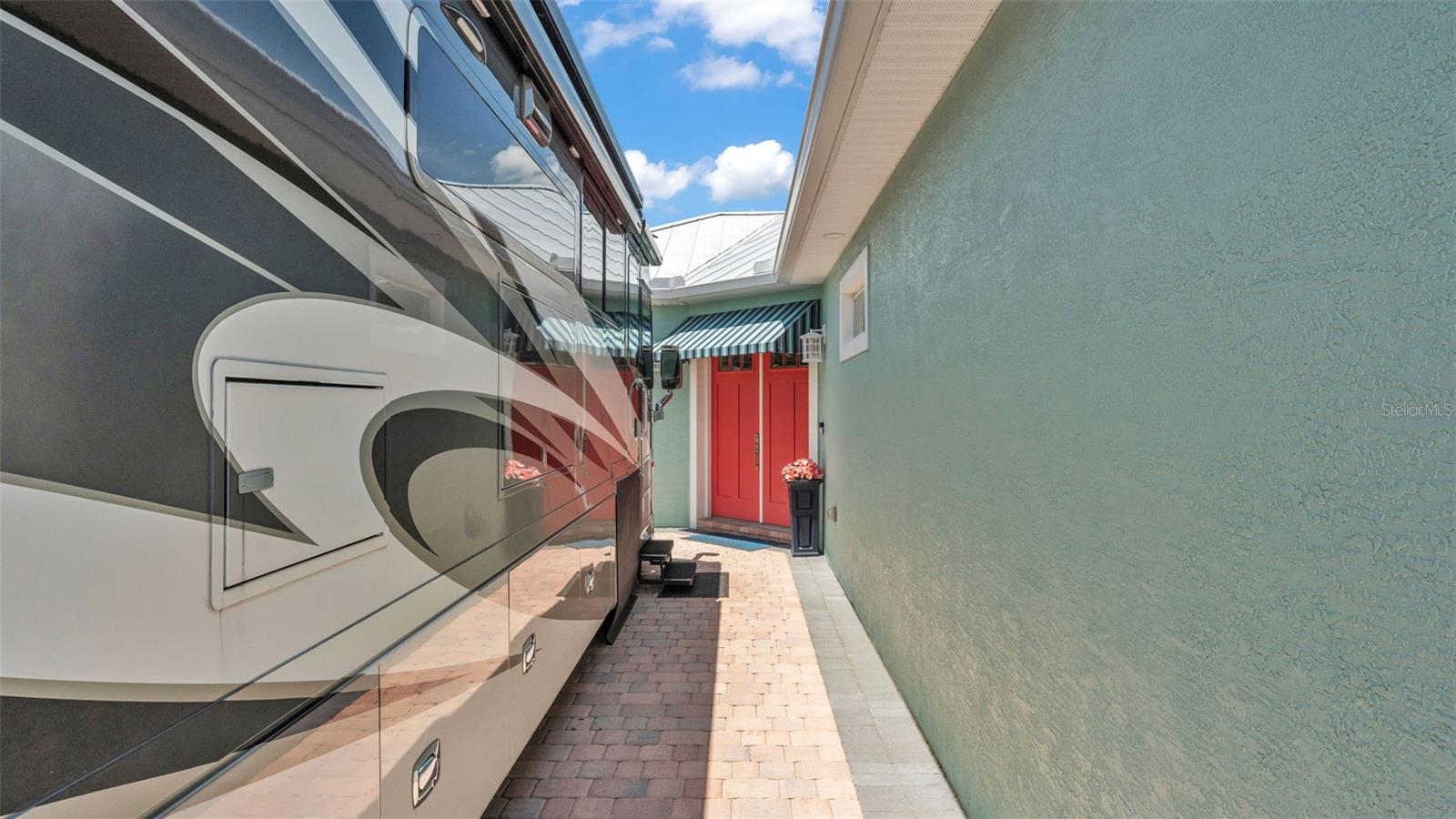 BAY LAKE RESIDENCE - Residential