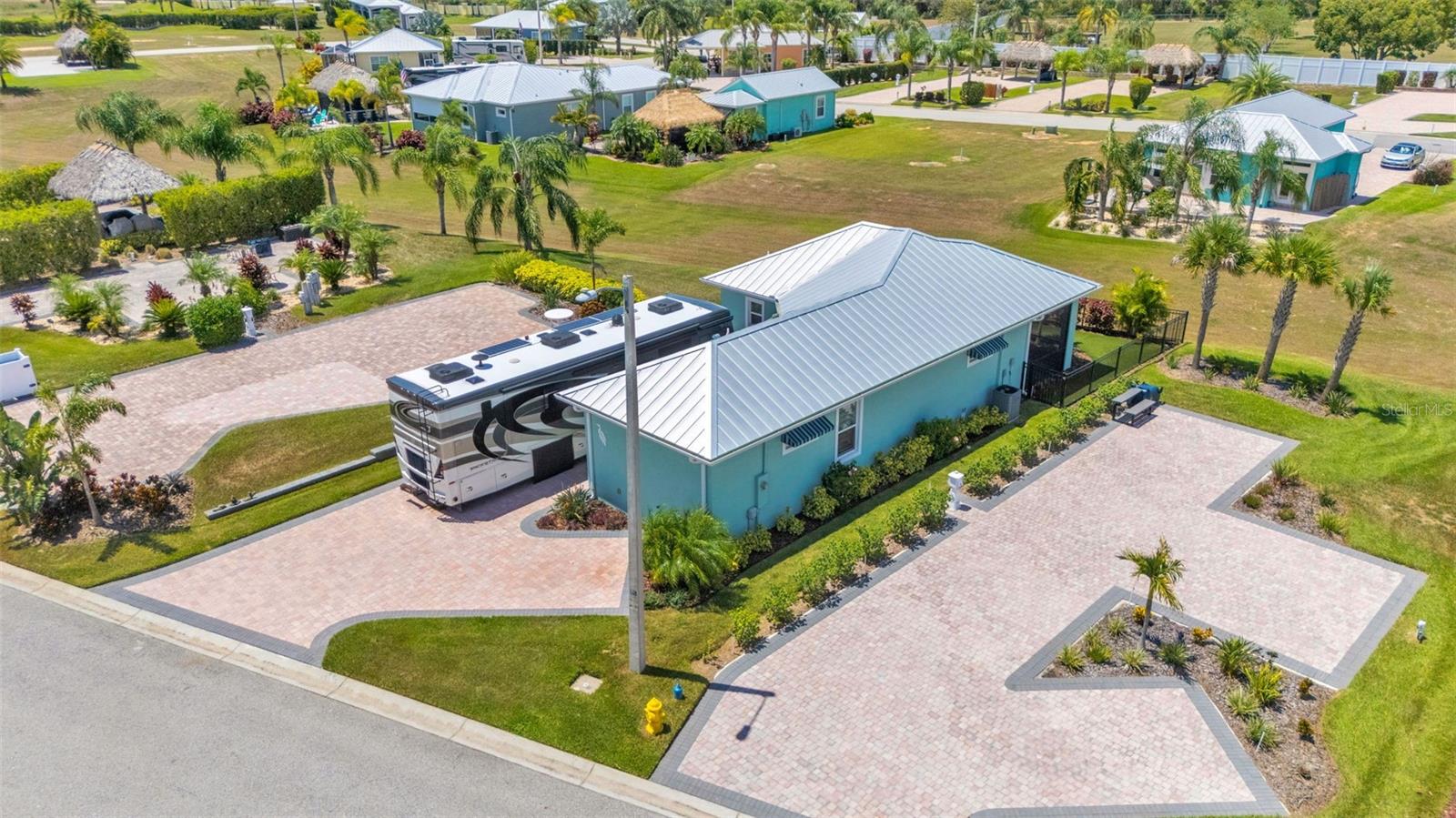 BAY LAKE RESIDENCE - Residential