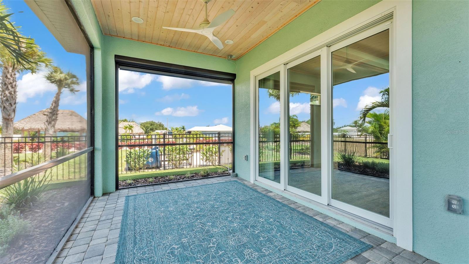 BAY LAKE RESIDENCE - Residential