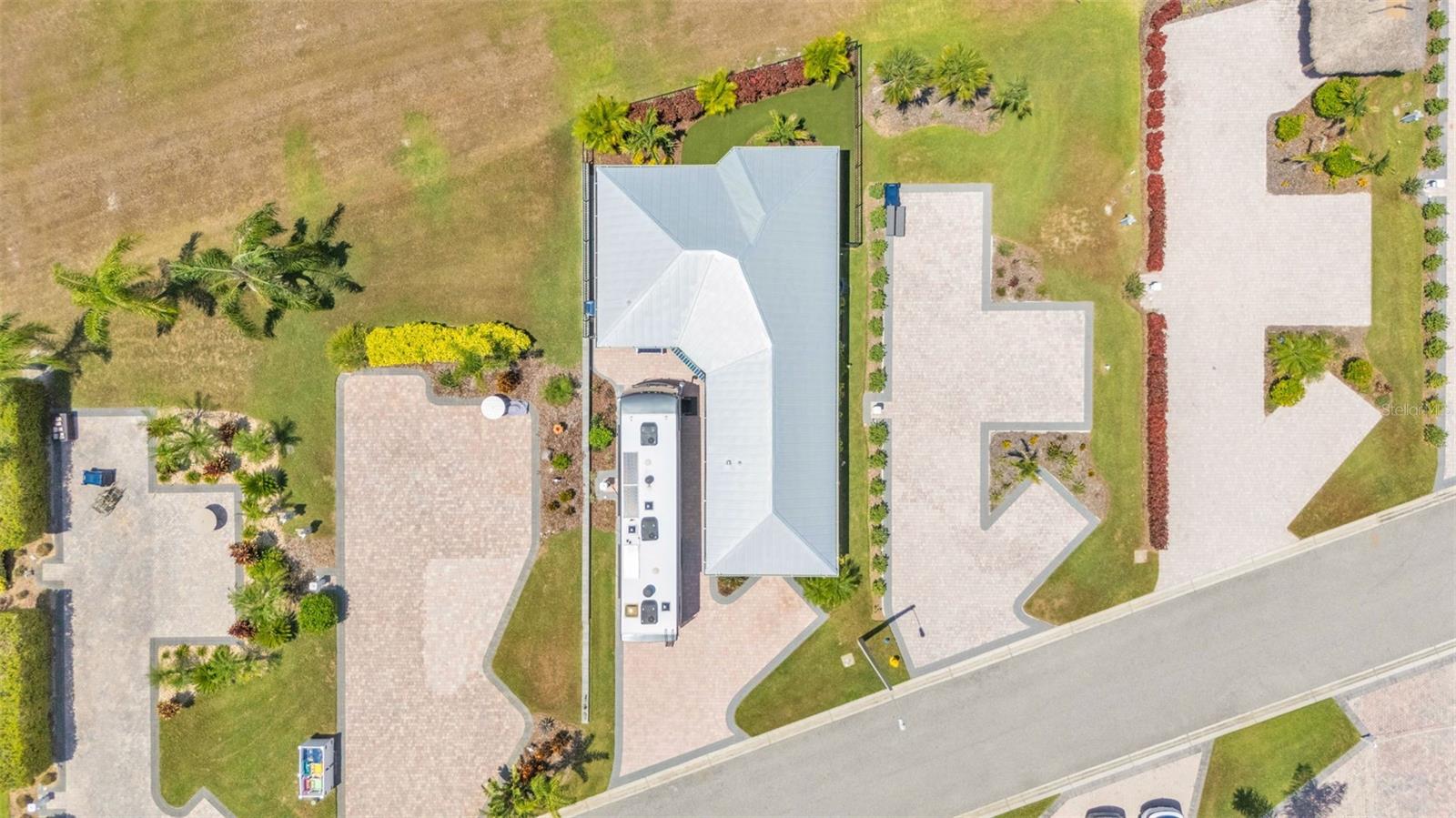 BAY LAKE RESIDENCE - Residential