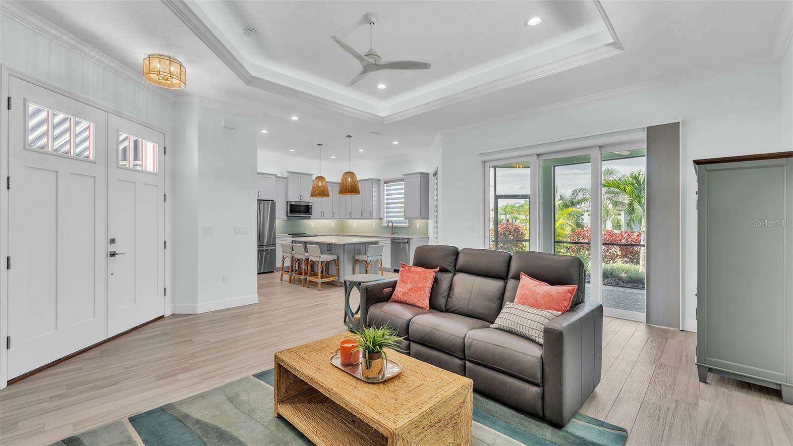 BAY LAKE RESIDENCE - Residential