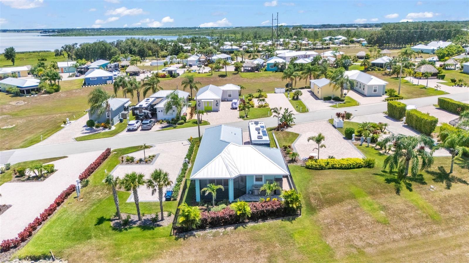 BAY LAKE RESIDENCE - Residential