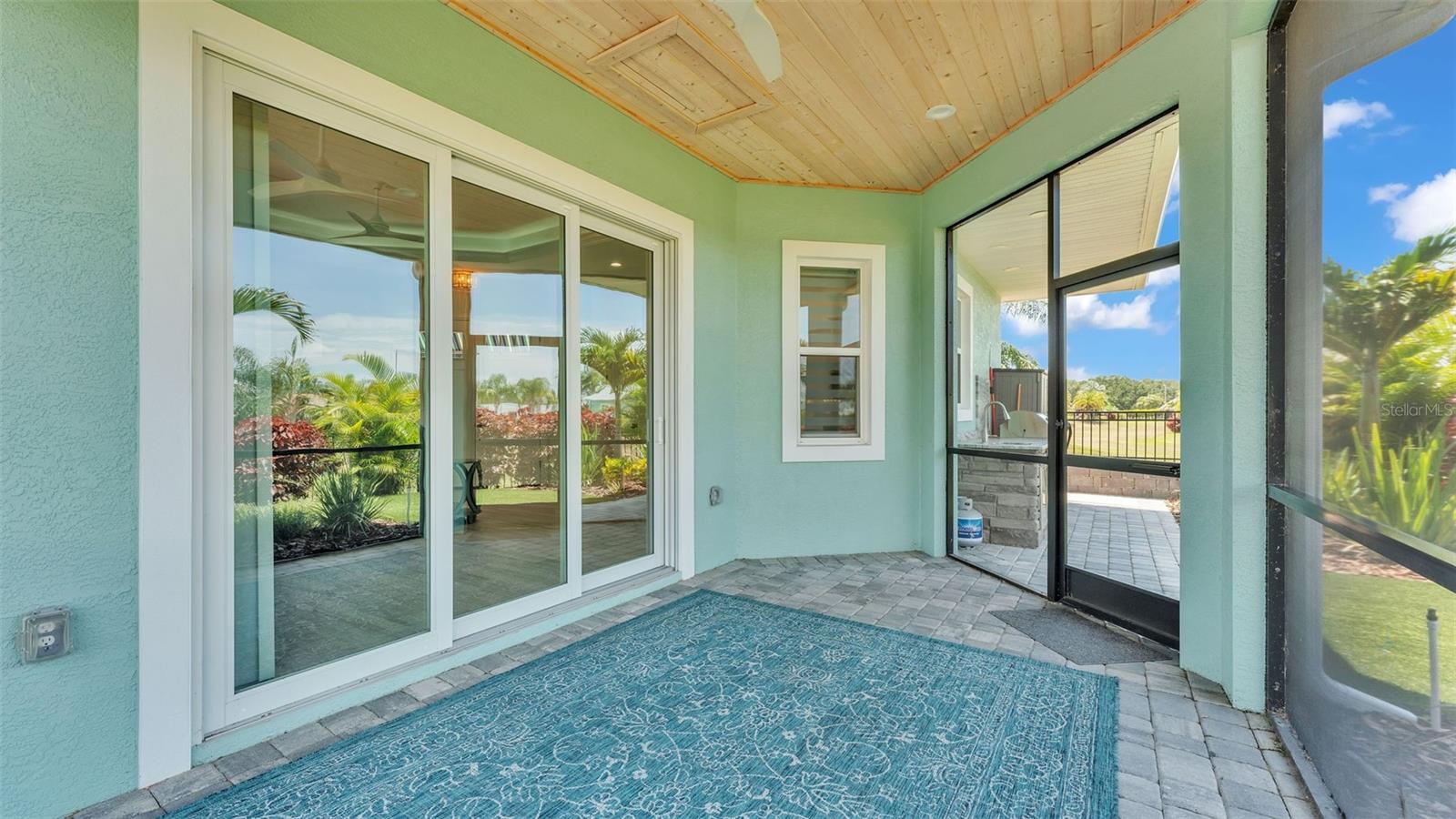 BAY LAKE RESIDENCE - Residential