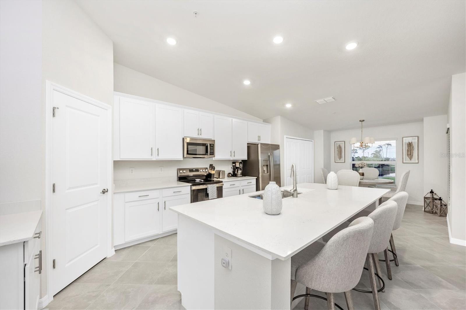 WELLEN PARK GOLF & COUNTRY CLUB - Residential Lease
