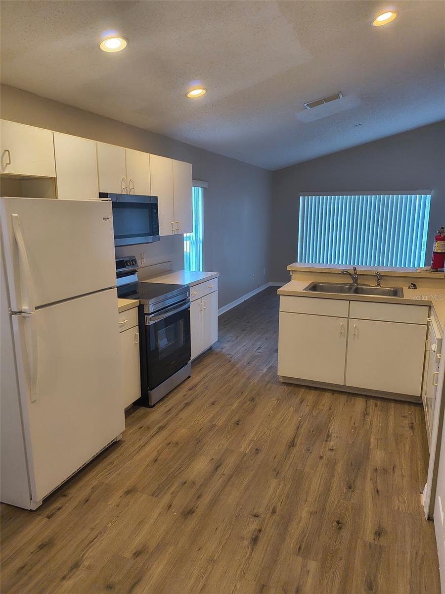 FLORIDA PINES PH 01 - Residential Lease