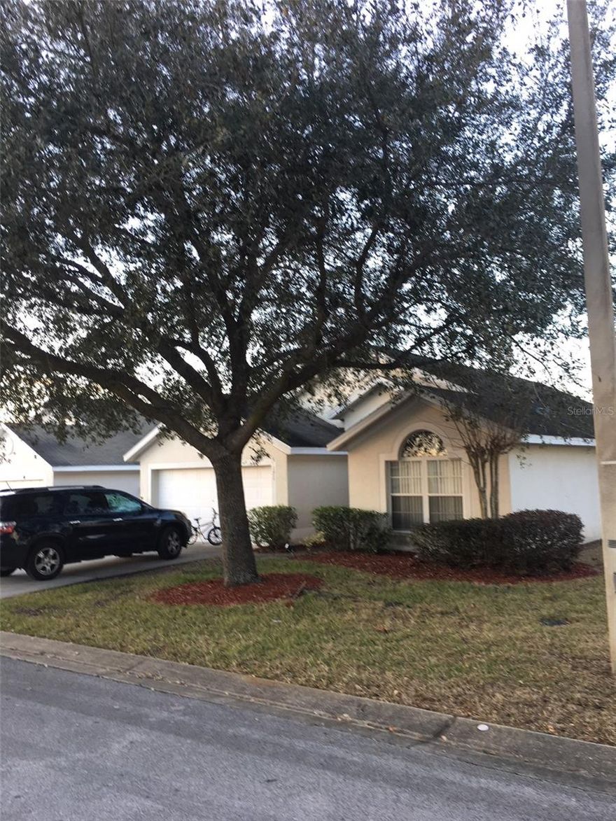 Great location, Florida Pines,  4 bedrooms, Swimming Pool, formal living, dining and family room,  2 full bath,  fresh paint, new flooring throughout.  owner looking for credit 630 and up.  Proof of 30 percent income.  Close to shopping, Disney, in-between Orlando and Tampa.
Great schools near by.