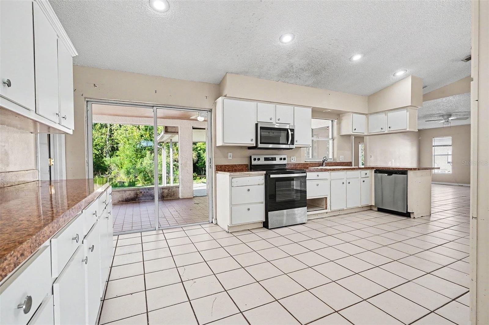 JASMINE POINTE AT CRESCENT LAKES - Residential