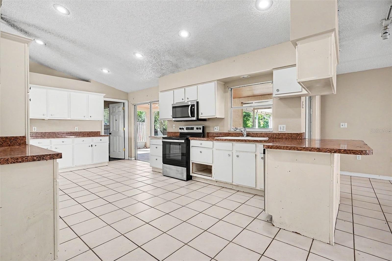 JASMINE POINTE AT CRESCENT LAKES - Residential