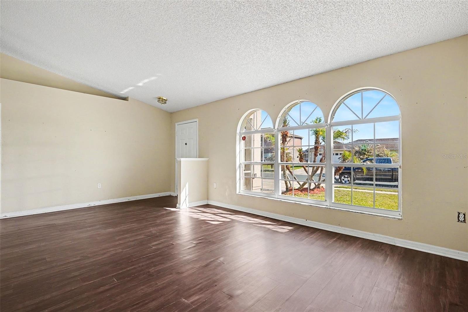 JASMINE POINTE AT CRESCENT LAKES - Residential