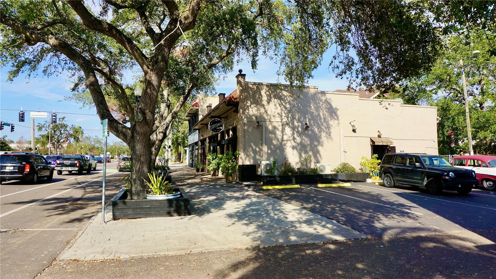 689 DR MARTIN LUTHER KING JR STREET N