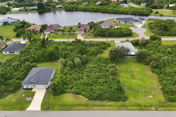 173 WRIGHT DR, ROTONDA WEST, FL 33947 - Image 2dc6deb030145878bca2a70c0af27ecc/2549481118