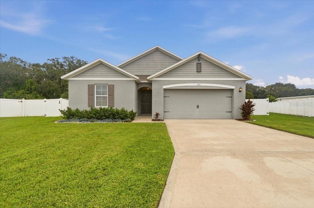 Photo of 261 St Thomas Drive, Mulberry, FL 33860 (MLS # L4965706)