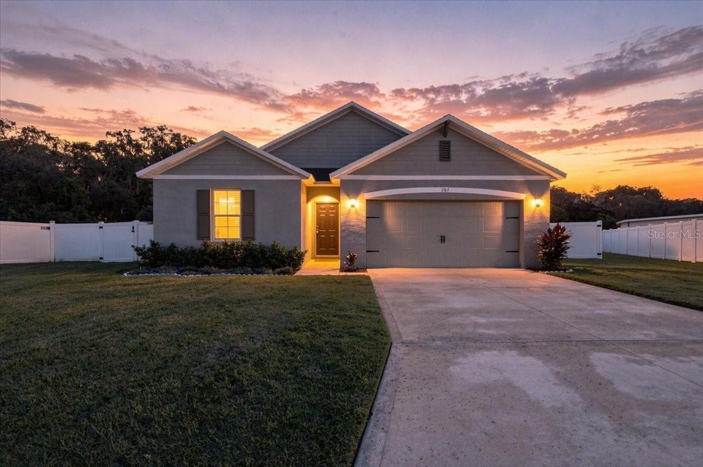 Photo of 261 St Thomas Drive, Mulberry, FL 33860 (MLS # L4965706)
